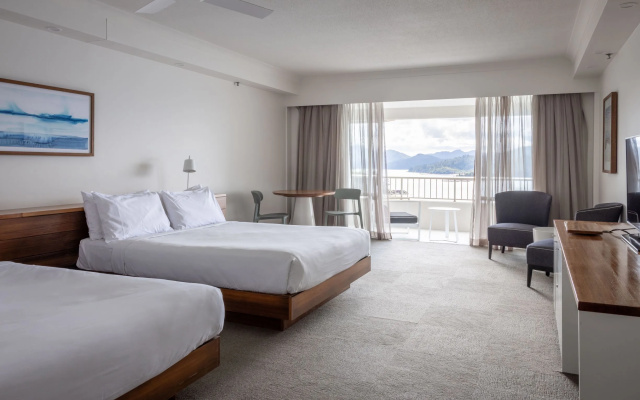 Reef View Hotel – Guest Rooms – Hamilton Island