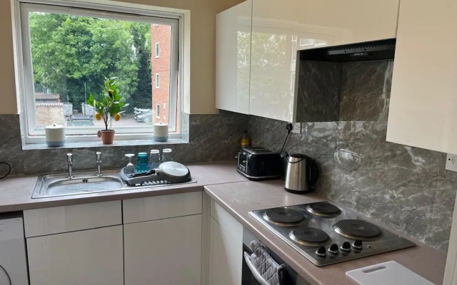 Enfield City Apartment Retreat