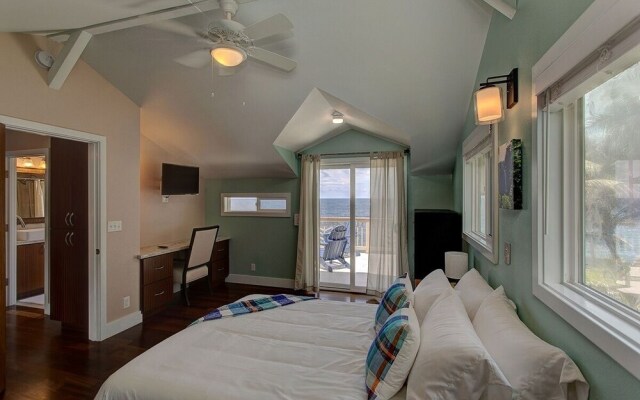 Paradise Ocean View 2 Bedroom Home by RedAwning