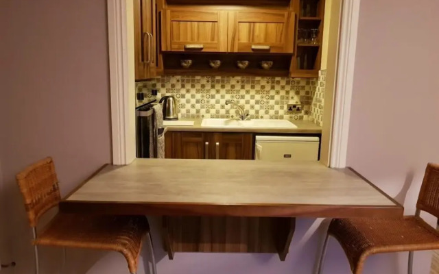 Ethan House Holiday Suites