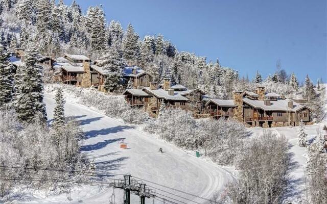 La Maconerrie #12 4 Bedroom Condo