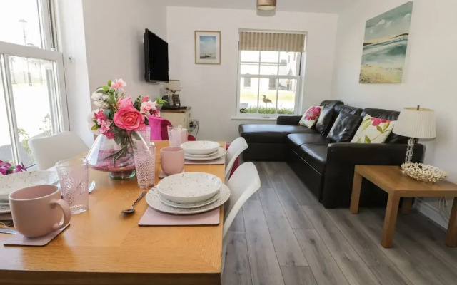 White Rose Apartment