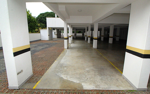 1071 - Apartamento com 2 Suítes na Praia de Bombinhas,