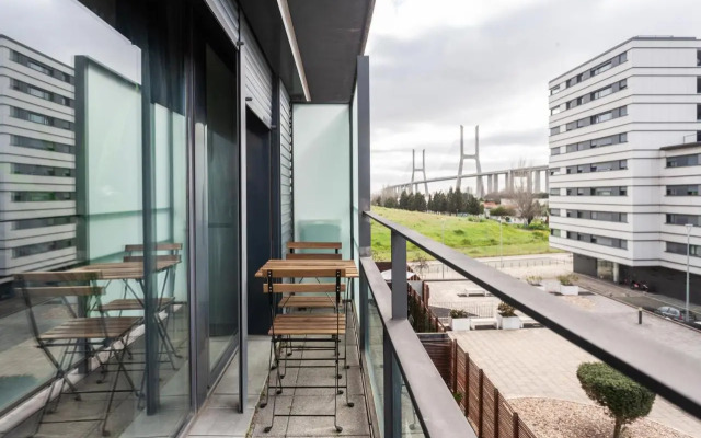 FLH Expo Modern Flat with Balcony