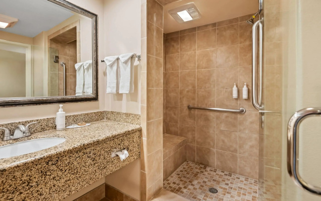 Howard Johnson by Wyndham Pasadena