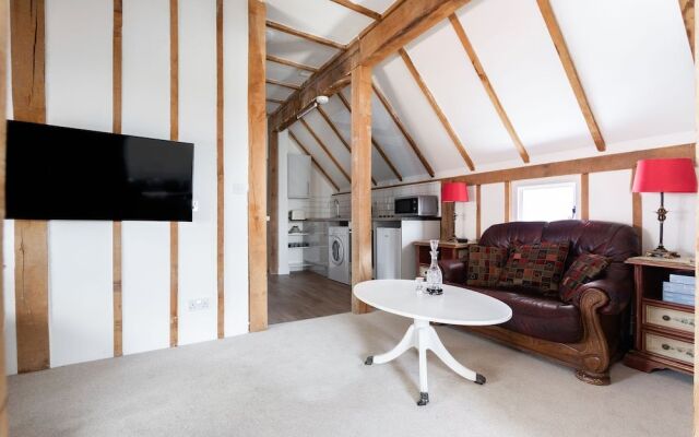 Plume Apartment by Creative Stays