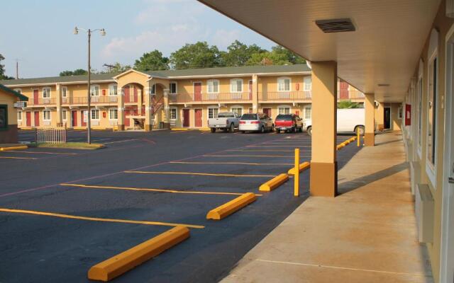 Continental Inn & Suites