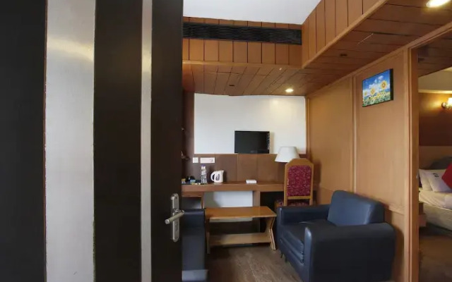 Capital O 61144 Hotel Raj