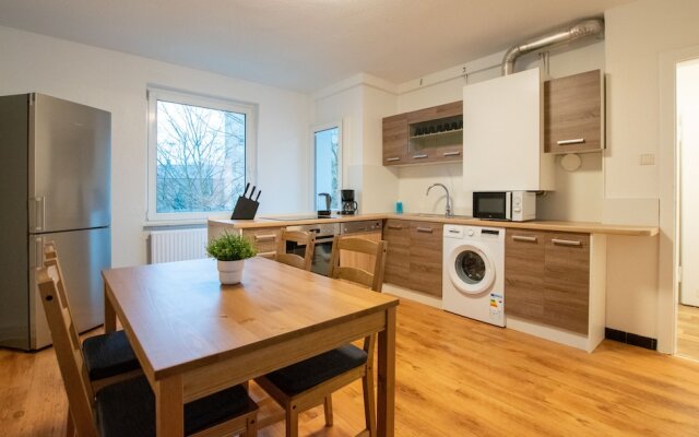 Comfortable Large Center Apartment