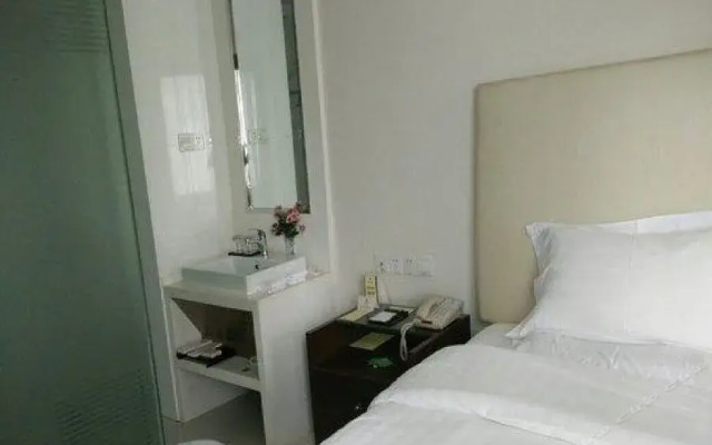 Phoenix Jinghua Hotel