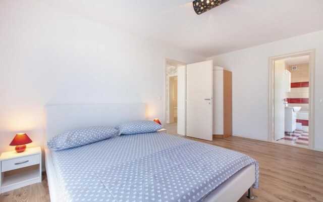 Beautiful Home in Kastel Stafilic With Wifi and 7 Bedrooms