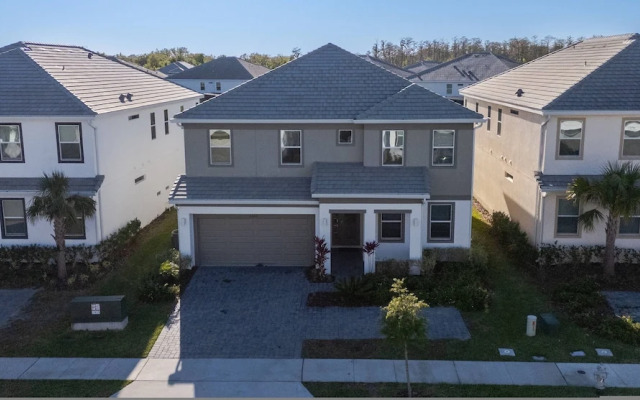 Sophisticated 9 Bedroom Close to Disney