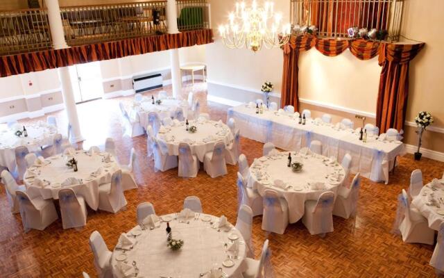 Elme Hall