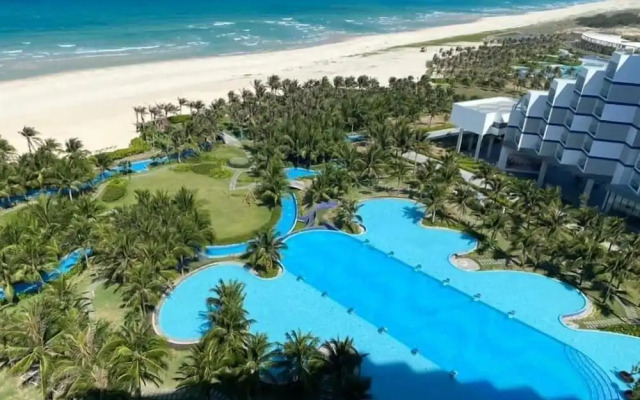 Arena Cam Ranh Beachfront Condotel