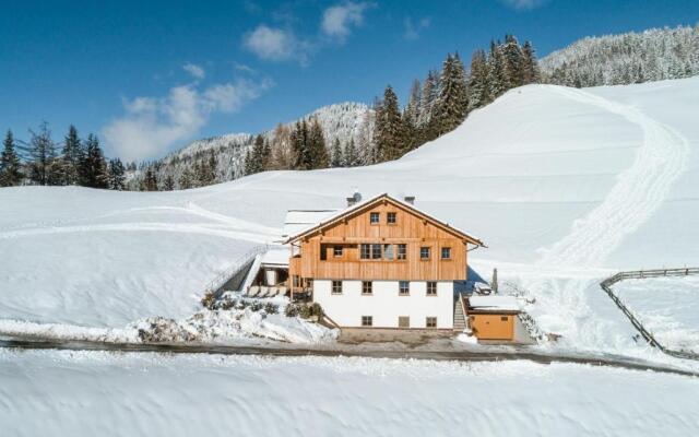 Mountain Chalet Pia