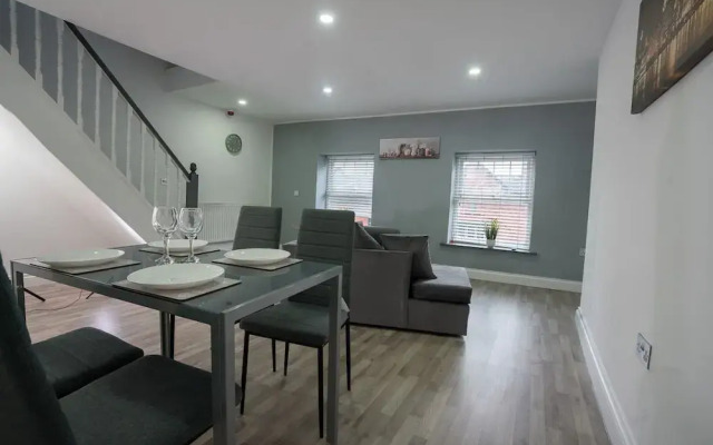 City Centre Modern 4 Person Apartment