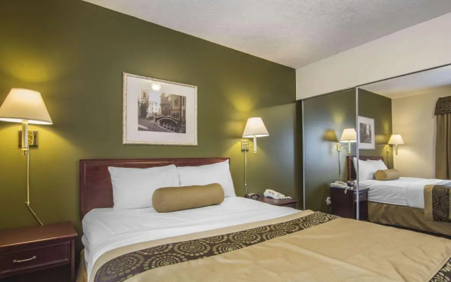 Econolodge Inn And Suites High