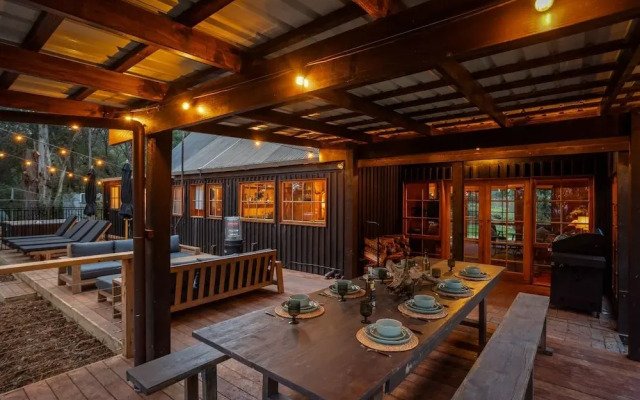 Onyx Retreat Healesville Luxury Lodge x Hot Tub