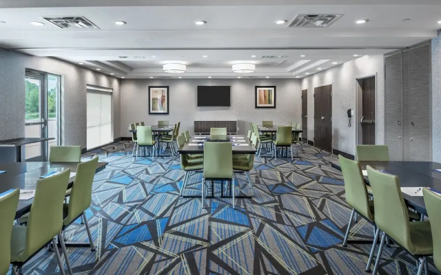 Holiday Inn Express & Suites Bryan