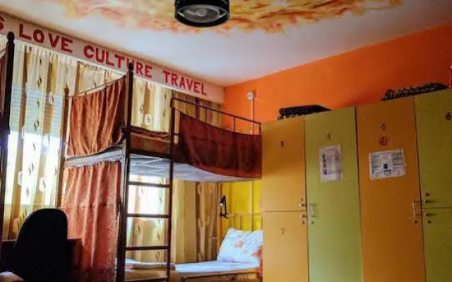 FreeBorn Hostel