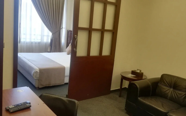 MidTown Hotel & Suites