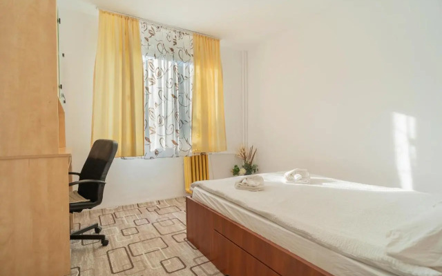 Rustic & Spacious 3br Apartment