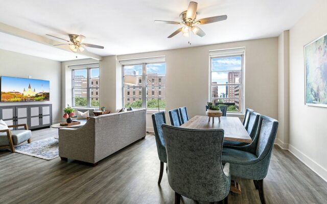 Spacious 4BR Condo Near French Quarter