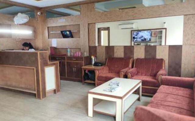 OYO 22238 Hotel Baaz