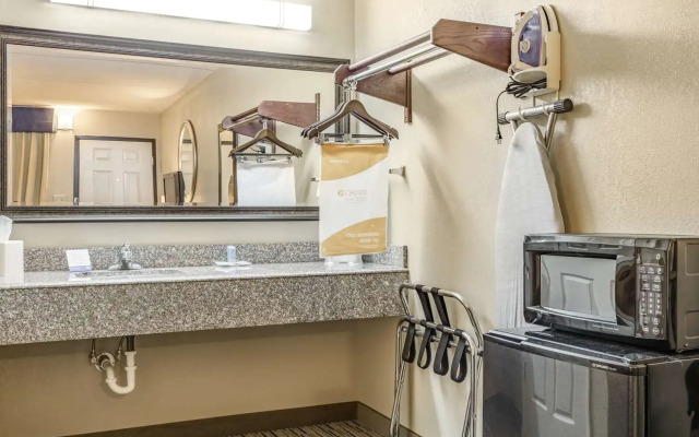 Rodeway Inn & Suites