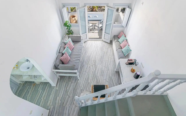Phaos Santorini Suites