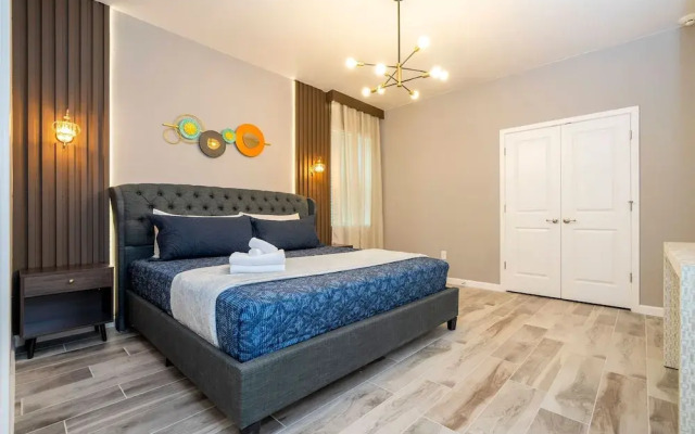 Stunning 15 Suites Close to Disney