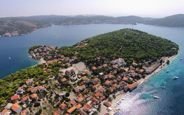 Lias 2 - With Restaurant - A8