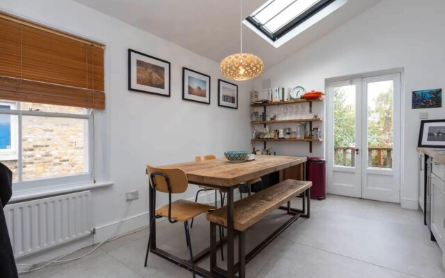Bright 2 Bedroom Flat in Lower Clapton