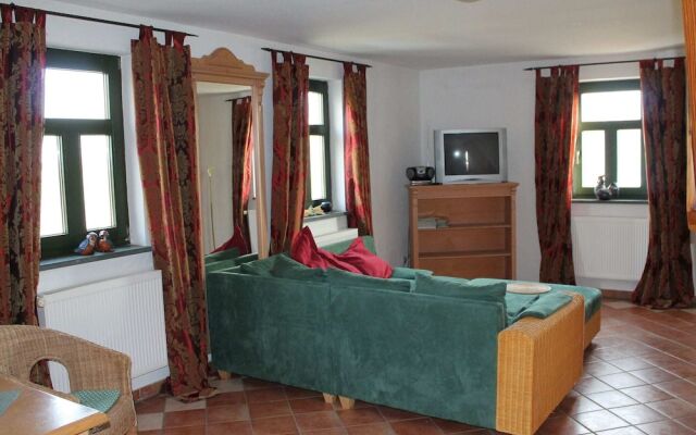 Schoenes Ferienhaus in Dargun mit Pool