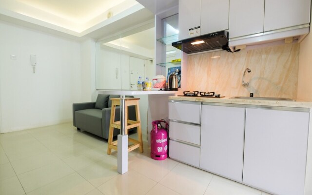 Simply Living 2BR at Bassura City Apartment