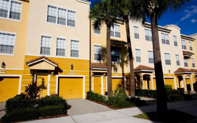 Vista Cay Apartments