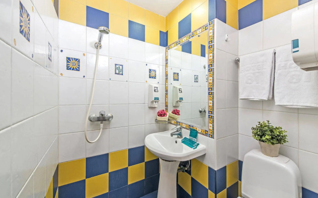 Hotel 81 Palace