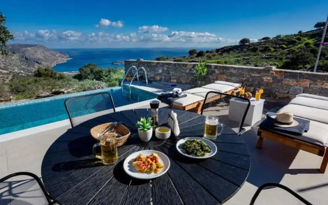 Mesmerising Villa in Plaka Elounda With Pool