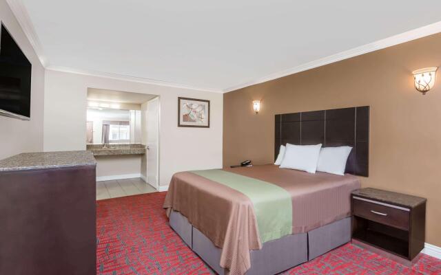 Travelodge Inn & Suites by Wyndham Bell Los Angeles Area