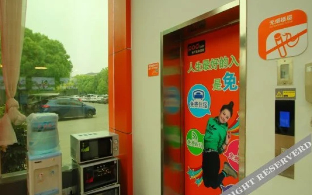 Pod Inn Shanghai Xiuyan Road Metro Station
