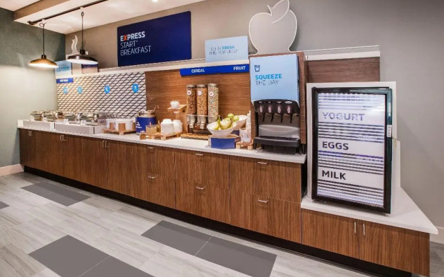 Holiday Inn Express Hotel & Suites Livingston by IHG