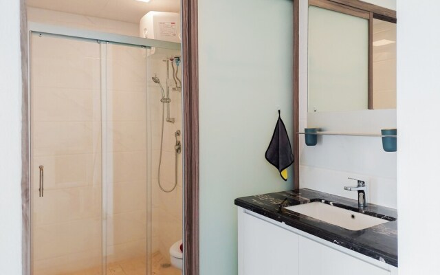 Elegant And Strategic 2Br Sky House Bsd Apartment