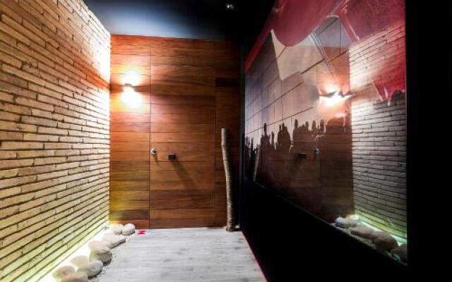 Zrooms Suites