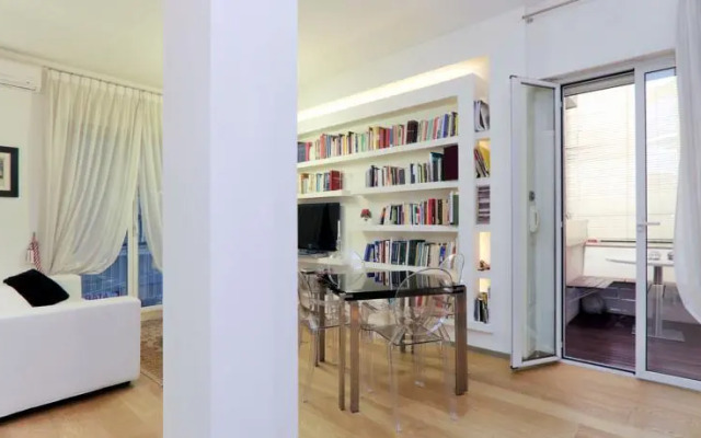 Cambiano Halldis Apartment