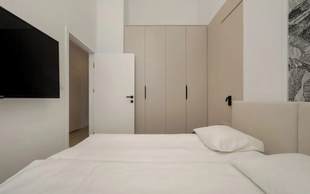 Cozy Apartment for 8 by Renters
