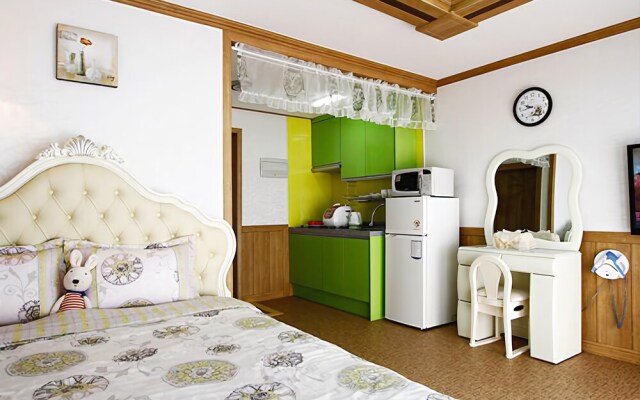 Geoje Solluna Pension