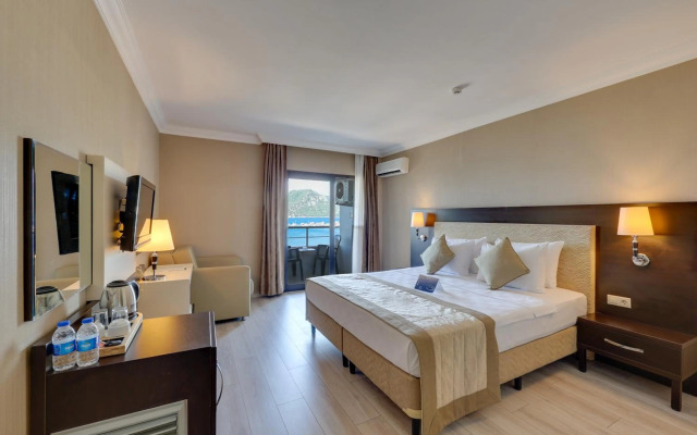 Faros Premium Beach Hotel