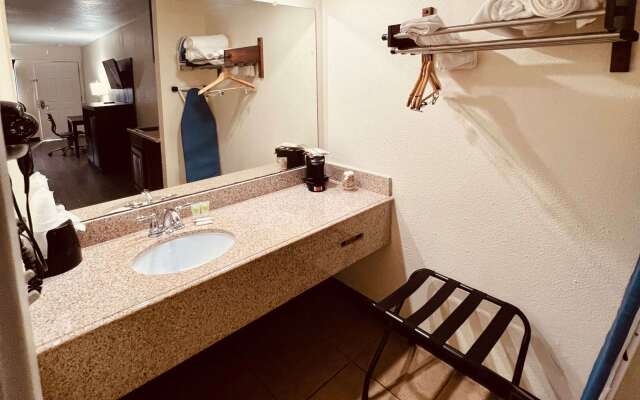 Econo Lodge Inn & Suites Downtown San Antonio