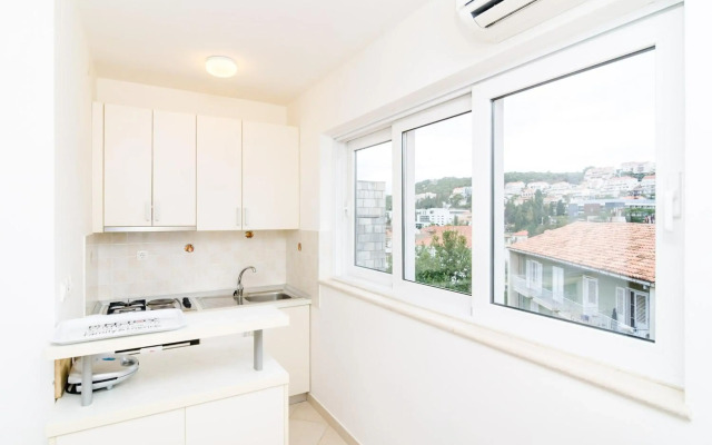 Nikola Apartments