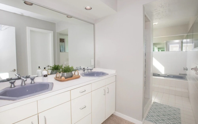 Nautical Nonsense - 8 Br Home